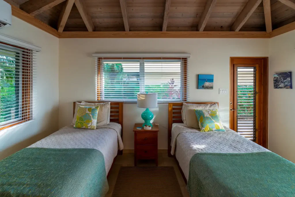 Beachcombe bedroom with twin beds