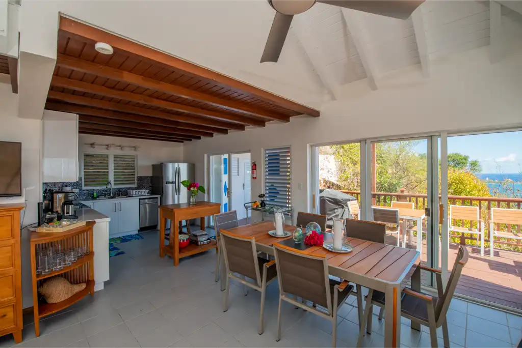 Sea Breeze & Sea View dining area