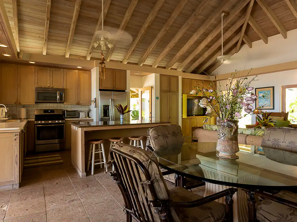 Sea Fans kitchen and dining area